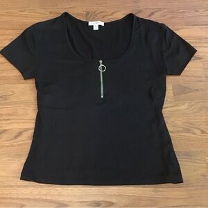 Black Fitted Zippered Short Sleeve Tee